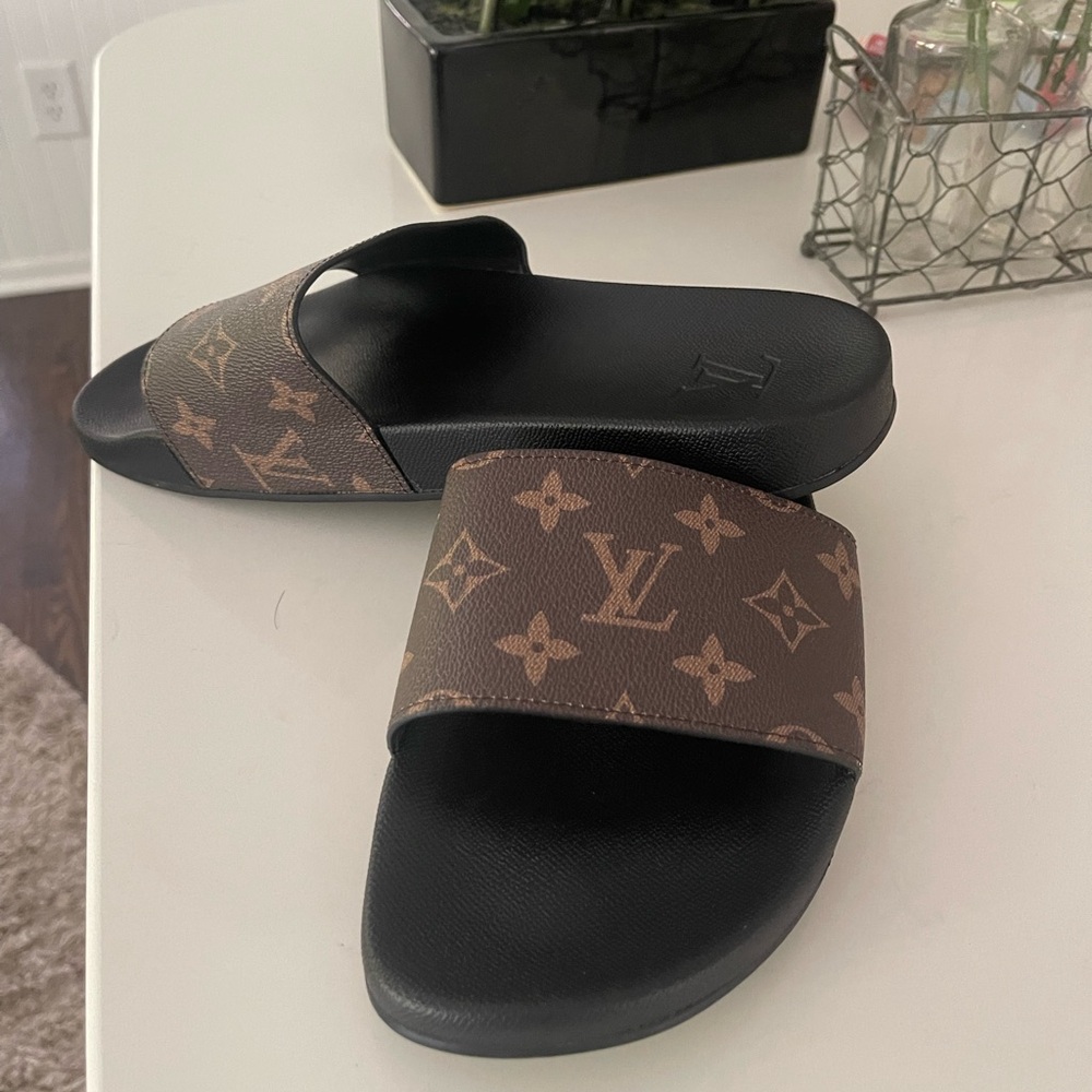Louis Vuitton Slides 40